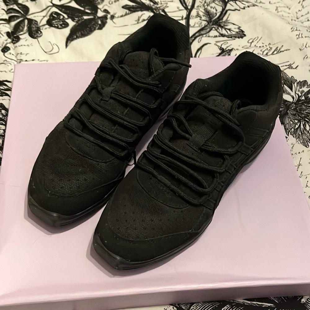 Black dance shoes (hip hop, contemporary)